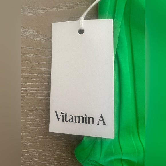 NWT! Vitamin A Alia One Piece Swimsuit - Picture 6 of 8